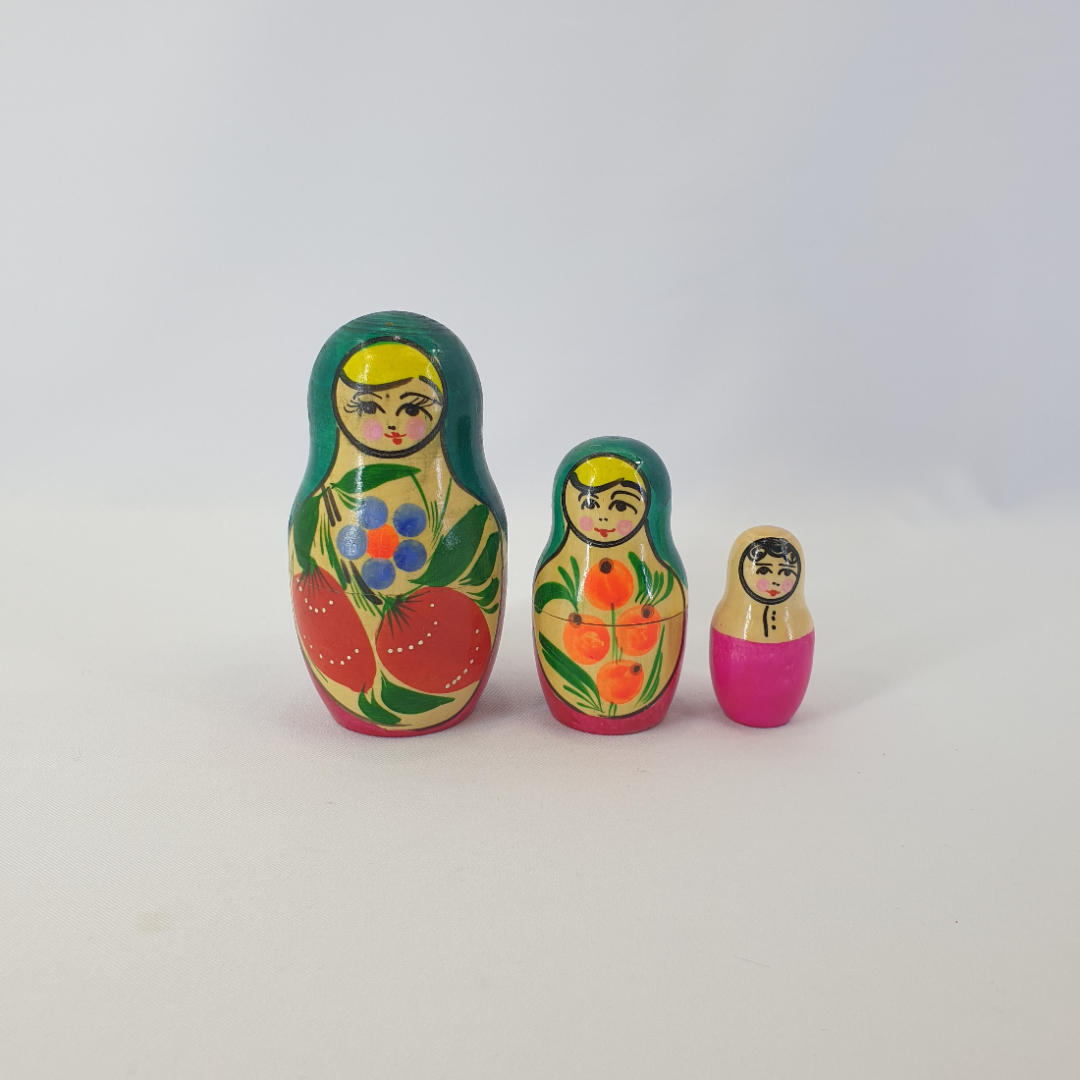 Набор из 3 матрешек, дерево роспись, высота 10 см, винтаж СССР. Картинка 1